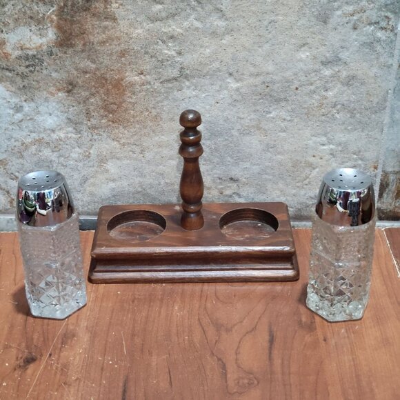 Vintage Anchor Hocking Clear Salt  and Pepper Shaker Set Wood Carrying Caddy - Picture 6 of 11